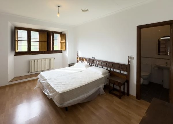 2107-Galicia, Lugo, Pontenova, bedroom 8