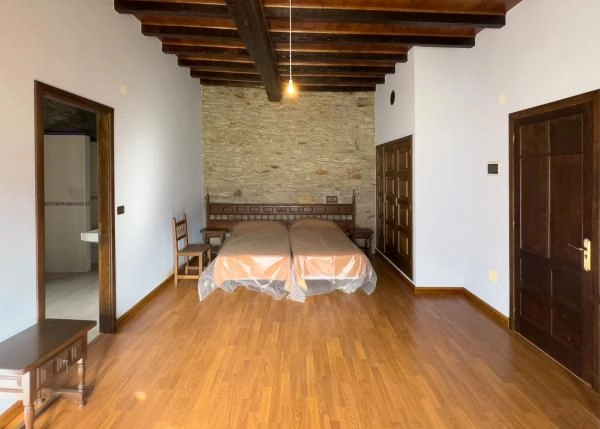 2107-Galicia, Lugo, Pontenova, bedroom 7