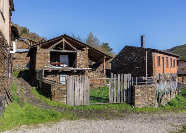 Galicia, Lugo, Paradela dos Montes, frente casa 2