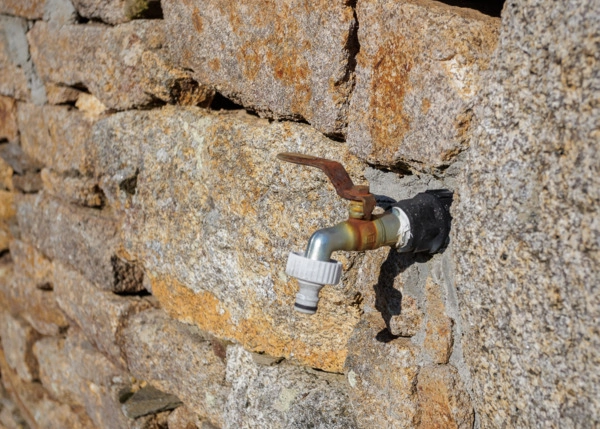 2128 - Galicia, Lugo, Outeiro de Rei, view of water tap 1