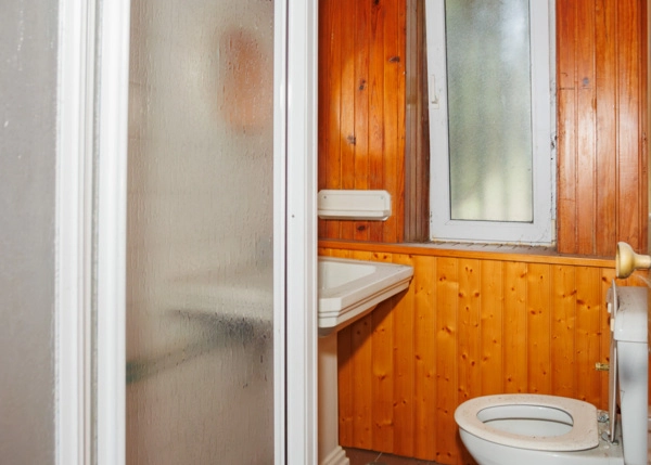 Galicia, La Coruña, Noia, bathroom 2