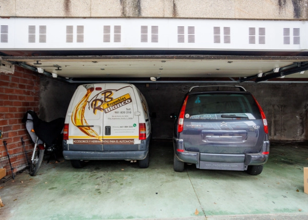 Galicia, La Coruña, Noia, garage 1