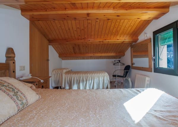 Galicia, La Coruña, Melide, segunda habitacion fallado