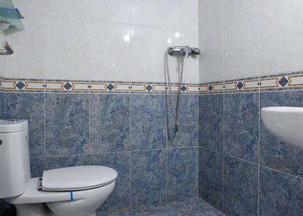 Galicia, La Coruña, Melide, sala de baño exterior