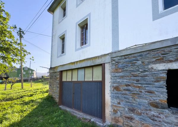 Galicia, Lugo, a Pontenova,  garage door