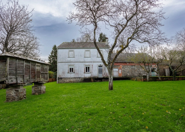 Galicia, Lugo, Vilapene, vista trasera de casa