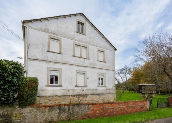 Galicia, Lugo, Vilapene, vista lateral de casa