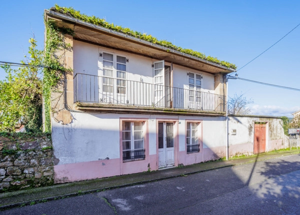 Galicia, La Coruña, Noia, vista frontal de casa