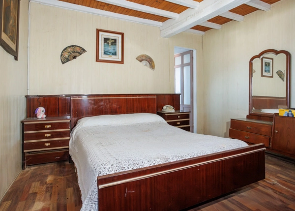 Galicia, La Coruña, Noia, habitacion con ventana 5