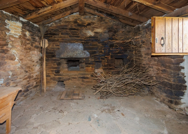 Galicia, Lugo, Becerreá, barn with oven