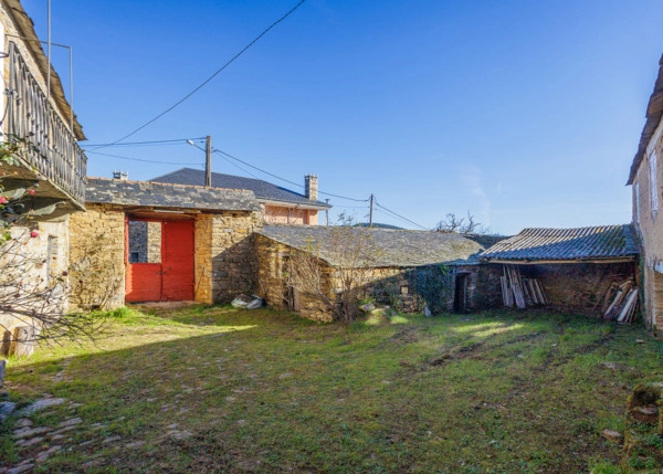 Galicia, Lugo, Becerreá, courtyard