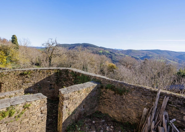 Galicia, Lugo, Becerreá, defensive wall