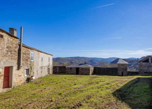 Galicia, Lugo, Becerreá, walled courtyard