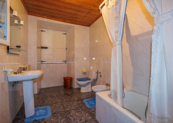 Galicia, Lugo, Becerreá, bathroom