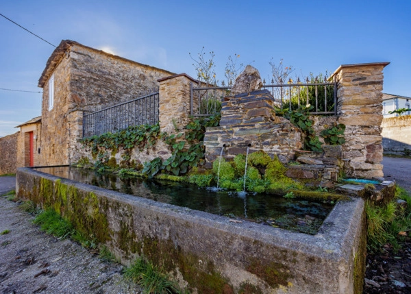 Galicia, Lugo, Becerreá, watering trough