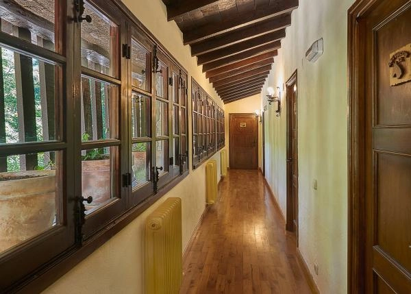 Asturias, Alles, La Tahona, passageway