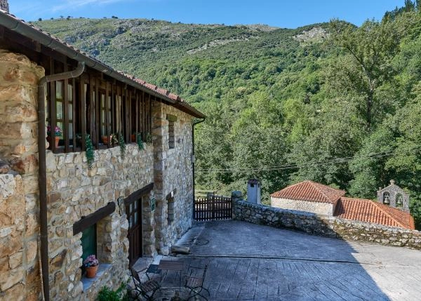 Asturias, Alles, La Tahona exterior view 10