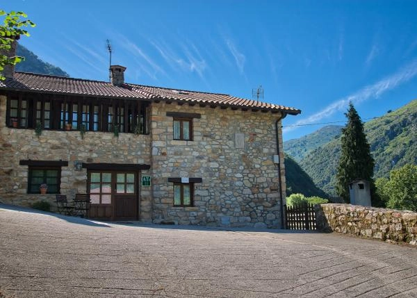 Asturias, Alles, La Tahona exterior view 11