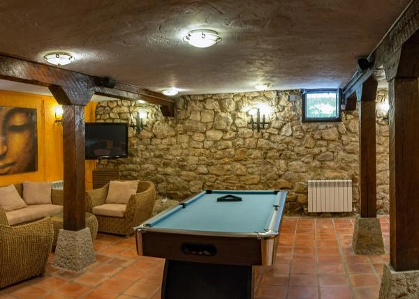 Asturias, Alles, La Tahona, snooker room