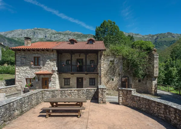 Asturias, Alles, the houses in Besnes, outside view 1