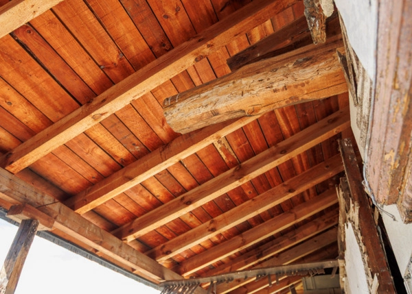 GCH-2189-porche-tejado-madera-restaurado