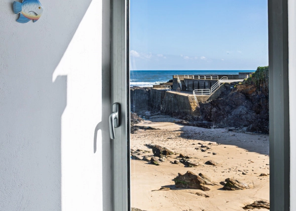 GCH-livingroom-direct-access-beach