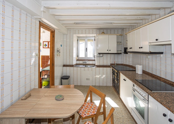 GCH-kitchen-house-beach-bright