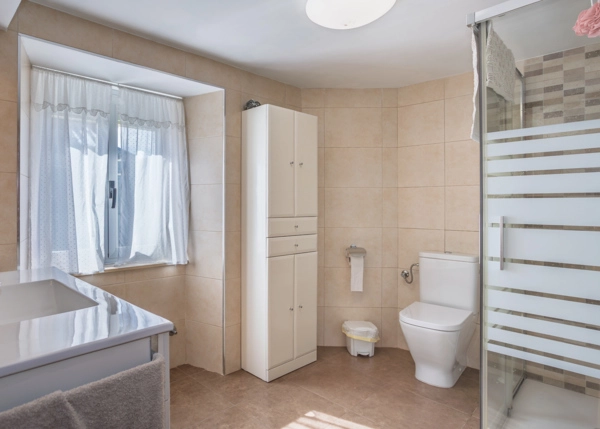 GCH-renovated-bathroom-house-beach