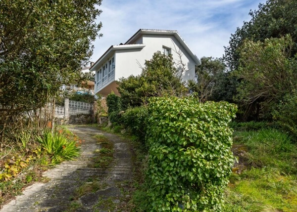 GCH-2214-chalet-vegetation-trees