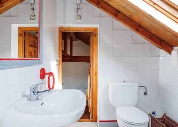 GCH-2214-bathroom-charm-bright