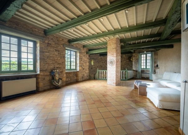 MA-692589-int-0116-HD-683c66738cf99