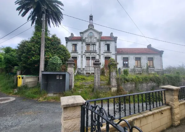 729- Galicia, La Coruña Ortiguiera, escuela vista frontal