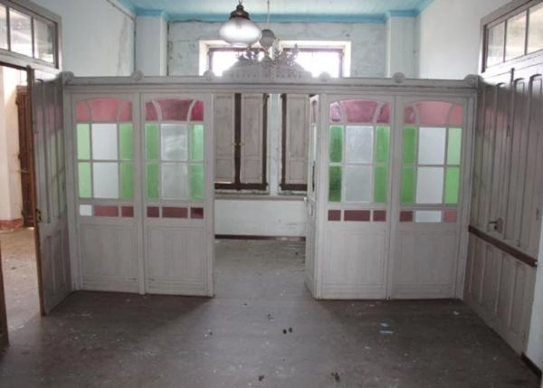 Galicia, La Coruña Ortiguiera, school, small room