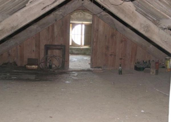 Galicia, La Coruña Ortiguiera, school, attic