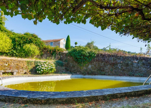  851-Galicia, Pontevedra, La Estrada, casa de campo, vista piscina