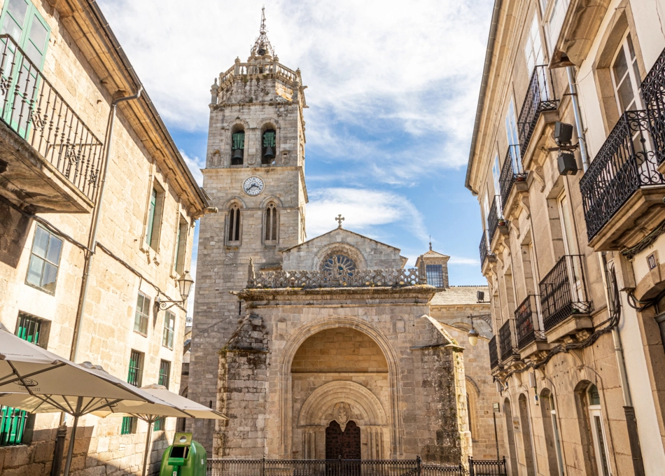 lugo-cruz-catedral-galicia