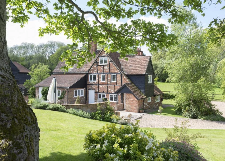 country-house-in-rural-fields