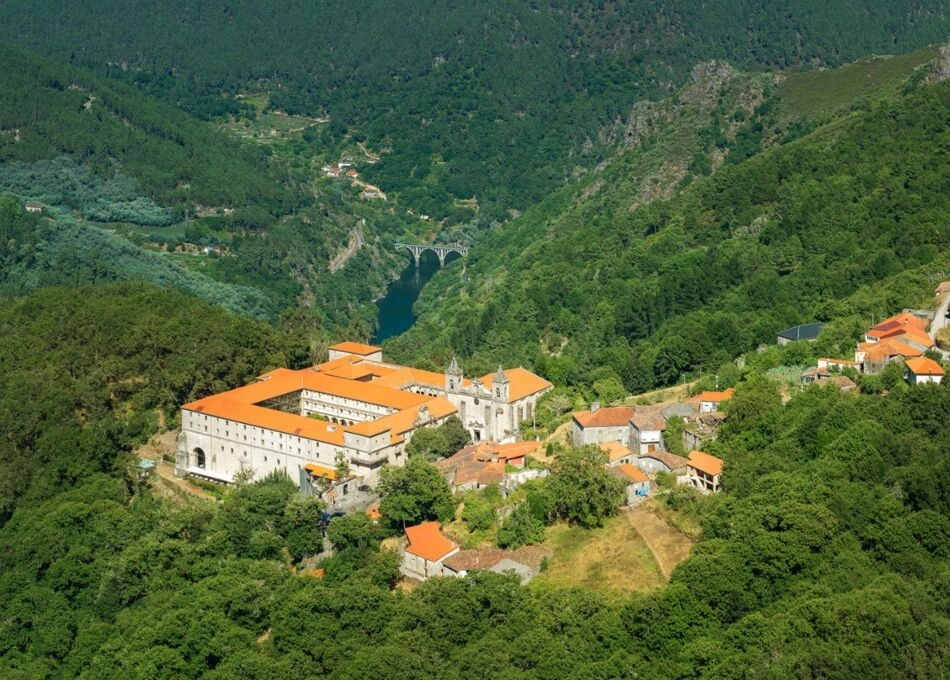 ourense-galicia-montañas-monasterio-verde-rio