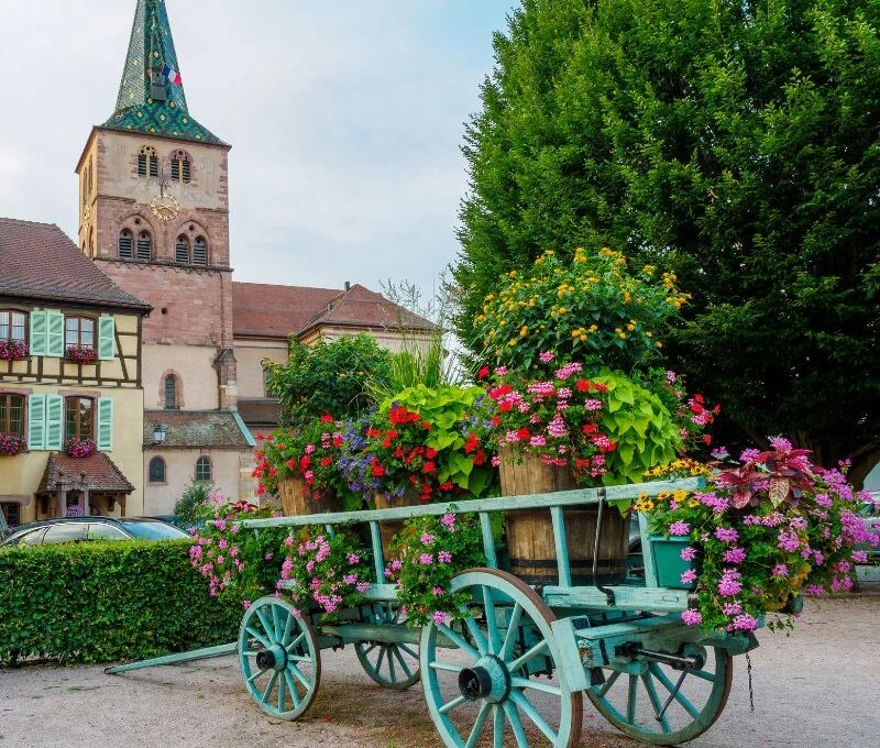 treet-with-colorful-traditional-french-houses